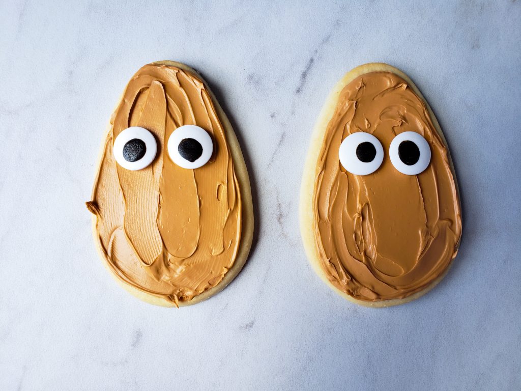 Mr. and Mrs Potato Head Cookie in progress with just eyes